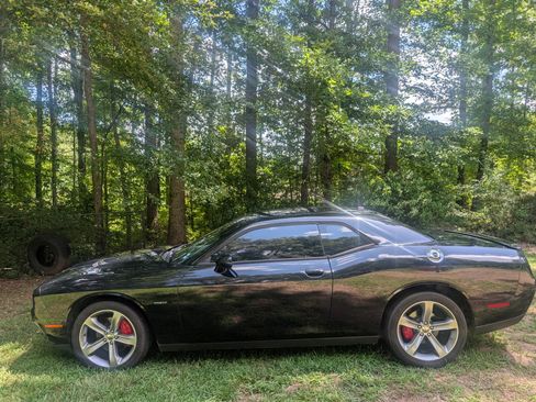 Used 2015 Dodge Challenger R/T w/ Quick Order Package 28B R/T RWD image 1
