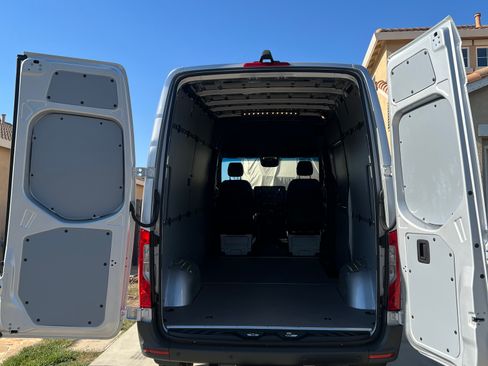Used 2022 Mercedes-Benz Sprinter 2500 image 9