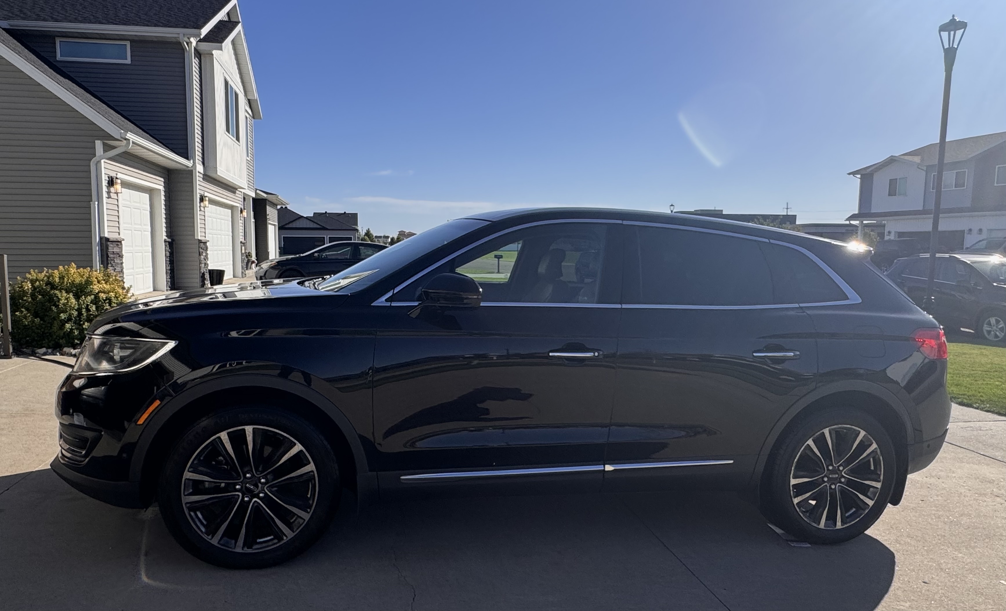 Used 2016 Lincoln MKX Reserve w/ Technology Package AWD/4WD image 1