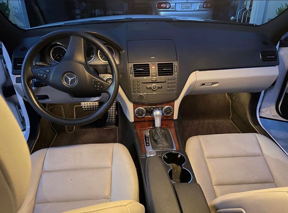 Used 2010 Mercedes-Benz C 300 Sedan image 6