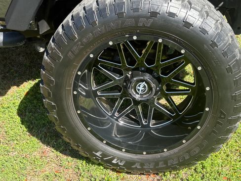 Used 2017 Jeep Wrangler Unlimited Sport w/ Quick Order Package 24S image 2