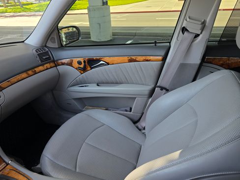 Used 2005 Mercedes-Benz E 500 Sedan image 28