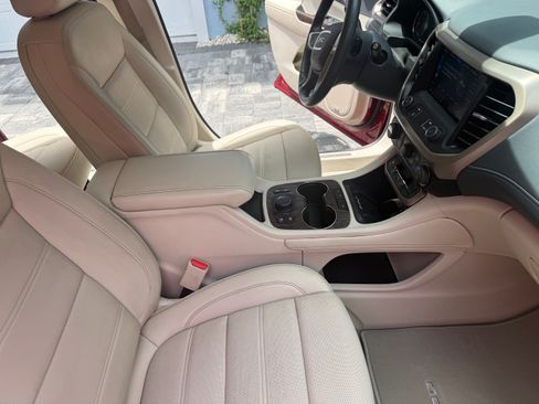 Used 2023 GMC Acadia Denali w/ Denali Technology Package FWD image 10