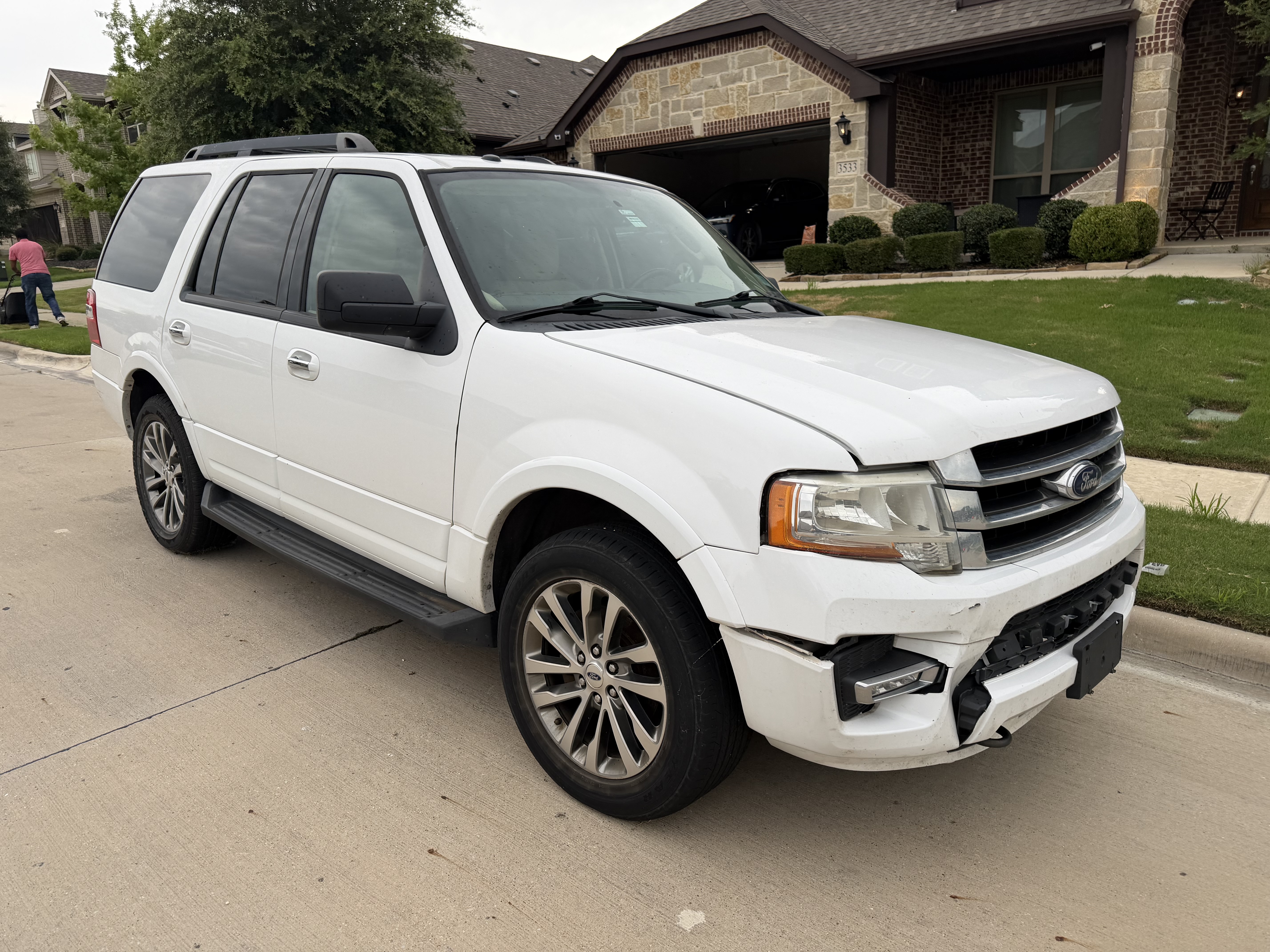 Used 2015 Ford Expedition XLT AWD/4WD image 5