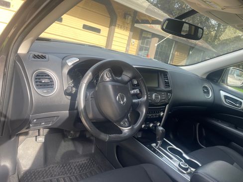 Used 2019 Nissan Pathfinder SV AWD/4WD image 9