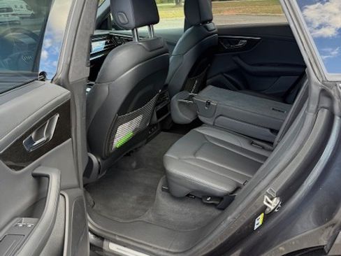 Used 2023 Audi Q8 Prestige image 11