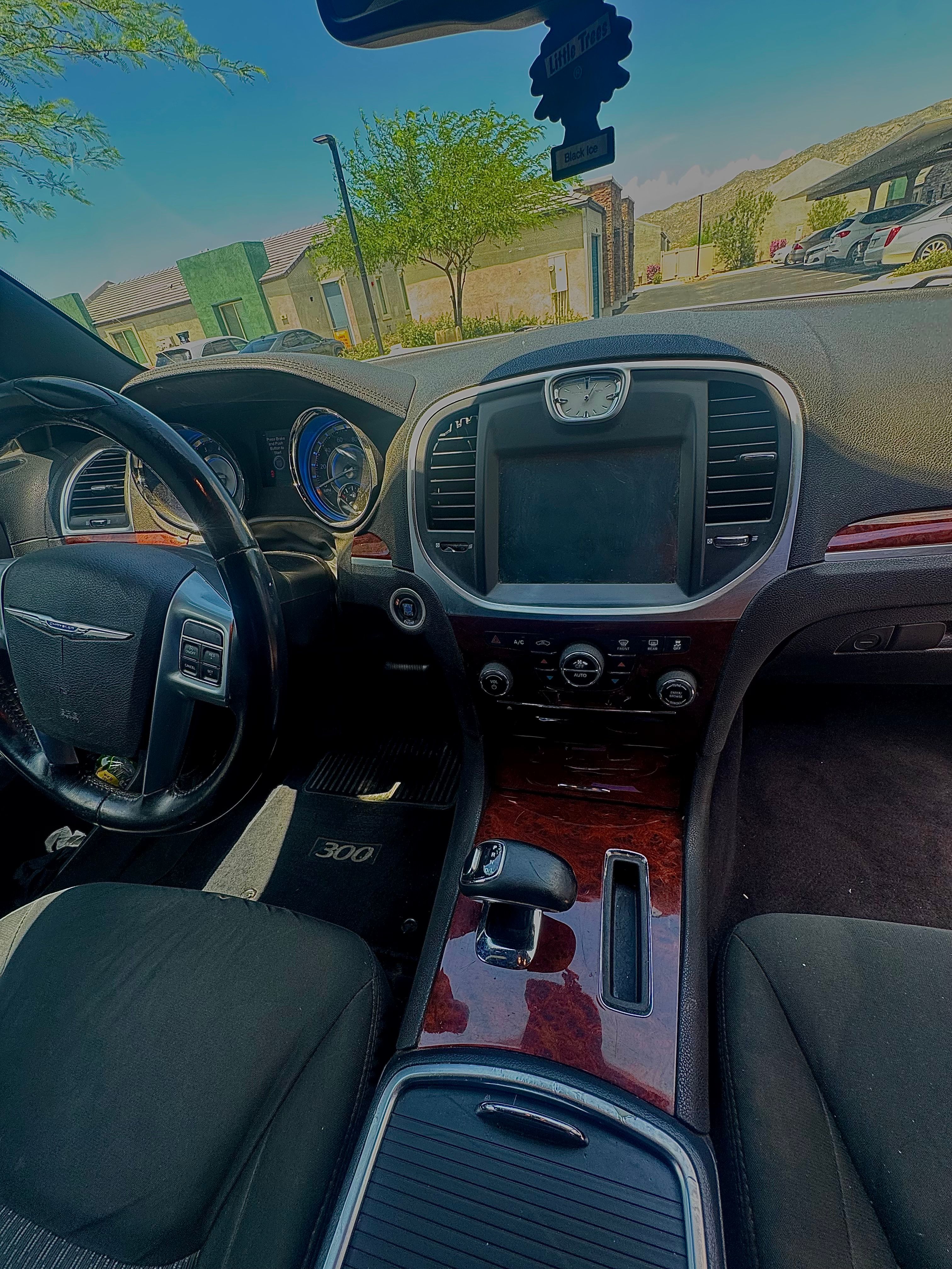 Used 2012 Chrysler 300 RWD image 10