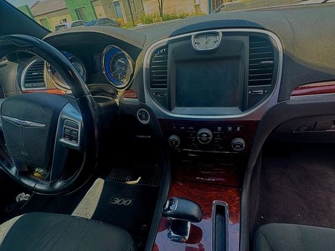 Used 2012 Chrysler 300 RWD image 10