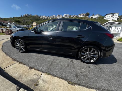 Used 2018 MAZDA MAZDA3 Touring FWD image 18