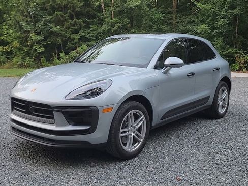 Used 2023 Porsche Macan AWD/4WD image 1