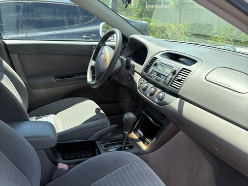 Used 2005 Toyota Camry LE FWD image 18