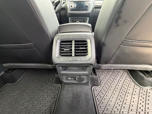 Used 2024 Volkswagen Tiguan SE FWD image 21