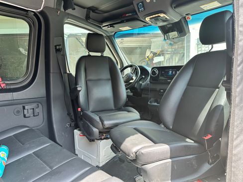 Used 2021 Mercedes-Benz Sprinter 2500 image 9