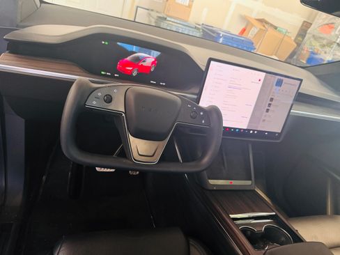 Used 2023 Tesla Model X image 23