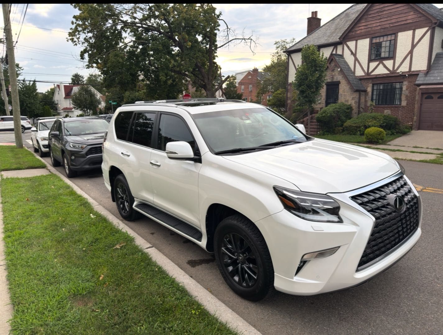Used 2023 Lexus GX 460 Premium w/ Premium Plus Package AWD/4WD image 2
