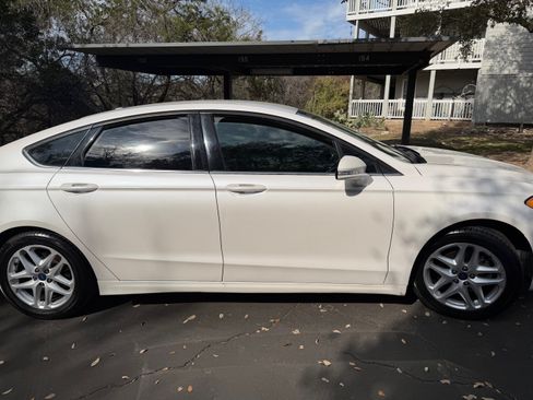 Used 2014 Ford Fusion SE image 2