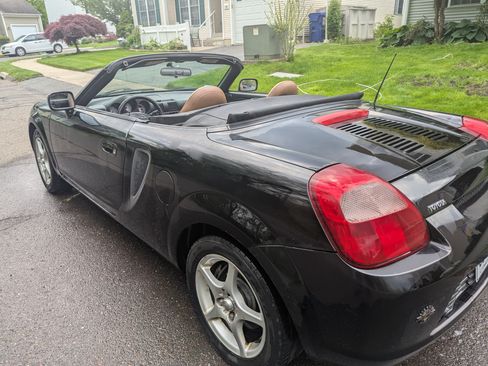 Used 2001 Toyota MR2 RWD image 10