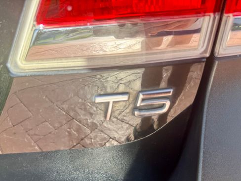 Used 2016 Volvo XC70 T5 Premier image 16