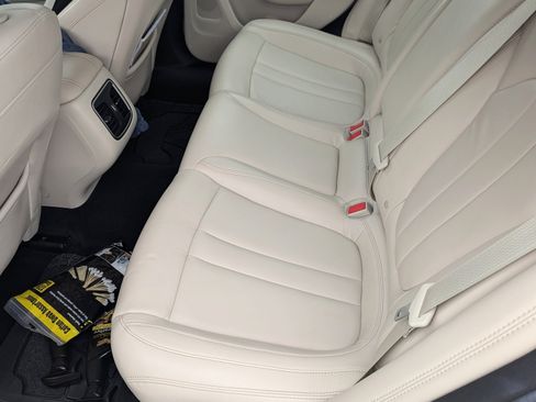 Used 2015 Chrysler 200 C image 5