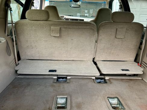 Used 2002 Ford Excursion XLT image 2