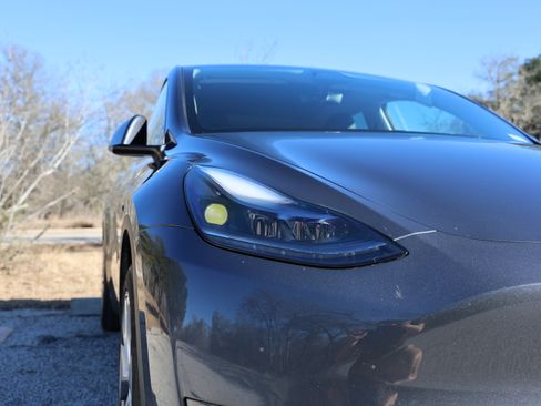 Used 2023 Tesla Model Y Long Range image 11
