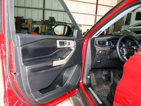 Used 2022 Ford Explorer Limited w/ Equipment Group 301A image 20