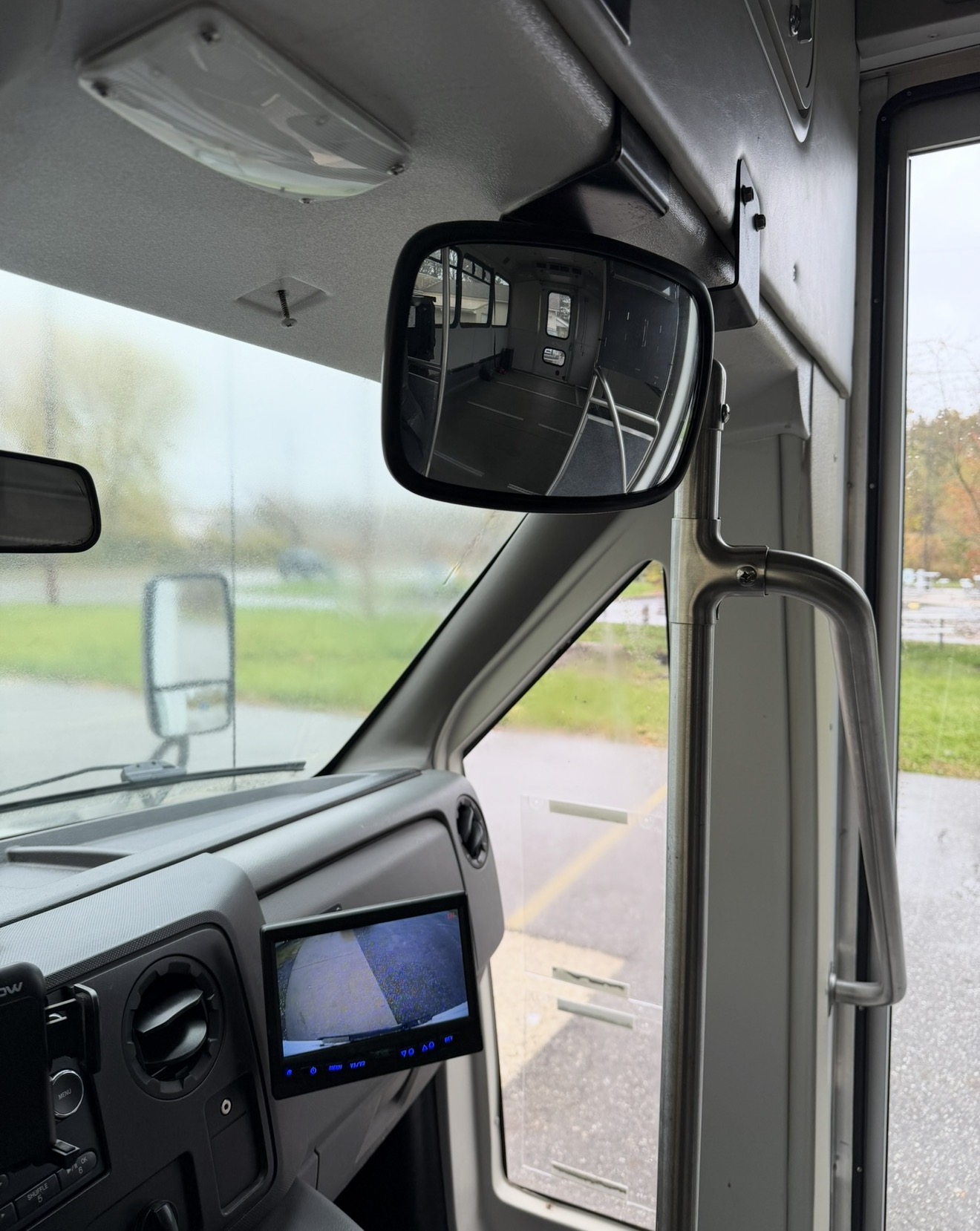 Used 2016 Ford E-450 and Econoline 450 Super Duty w/ Shuttle Bus Prep Package RWD image 21