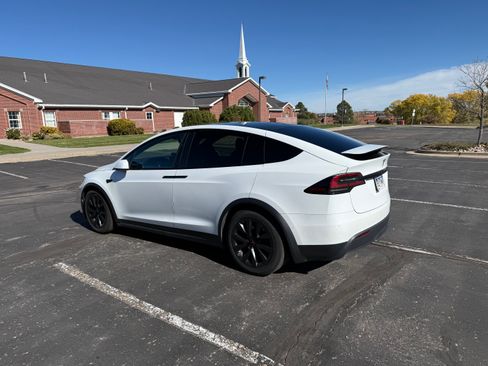 Used 2022 Tesla Model X image 4