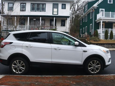 Used 2017 Ford Escape SE image 8