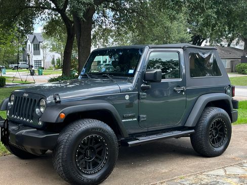 Used 2017 Jeep Wrangler Sport w/ Quick Order Package 24S AWD/4WD image 2