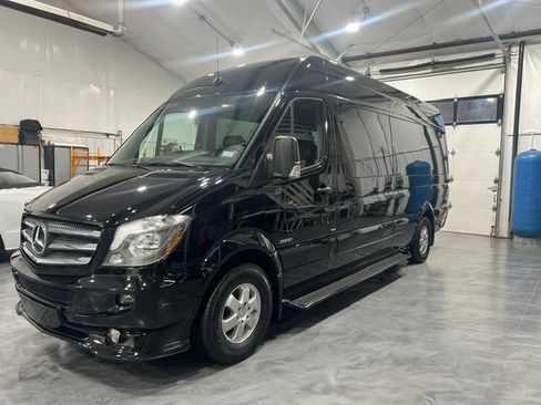 Used 2015 Mercedes-Benz Sprinter 2500 image 9