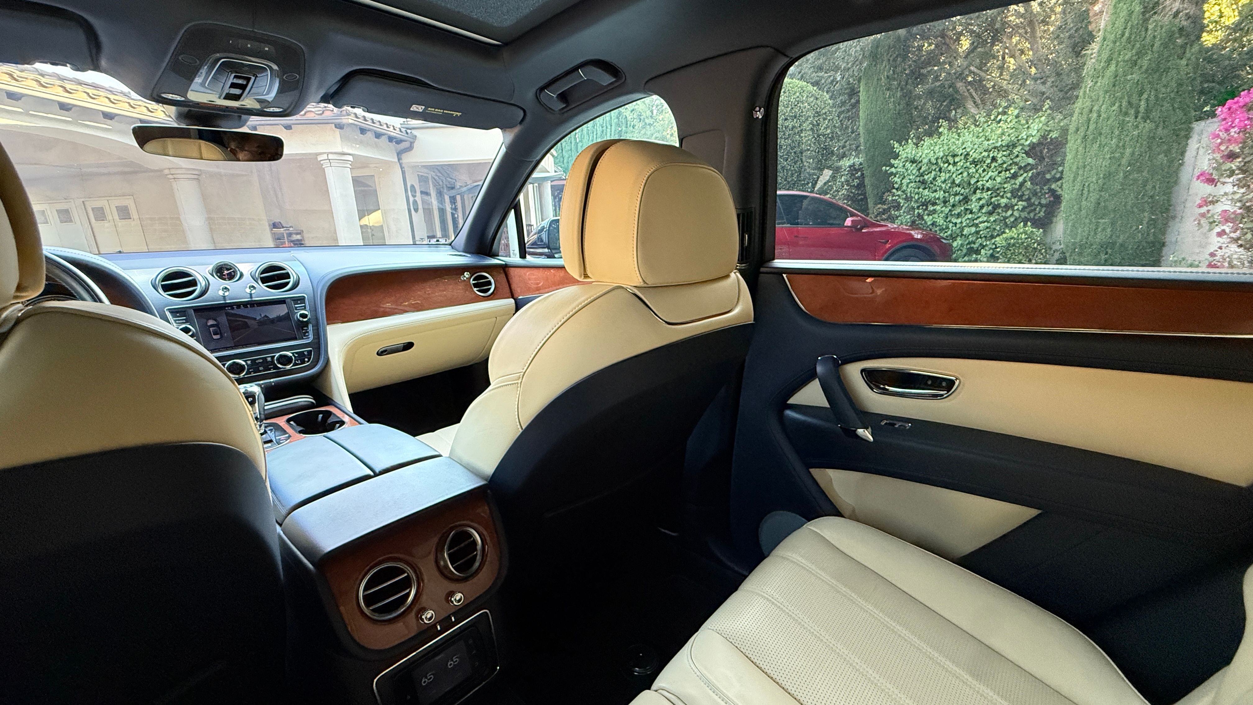 Used 2019 Bentley Bentayga AWD/4WD image 15