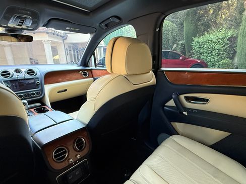 Used 2019 Bentley Bentayga AWD/4WD image 15