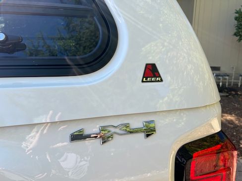 Used 2022 GMC Sierra 2500 SLE w/ SLE Convenience Package image 2