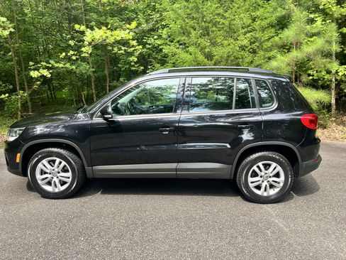 Used 2015 Volkswagen Tiguan S image 4
