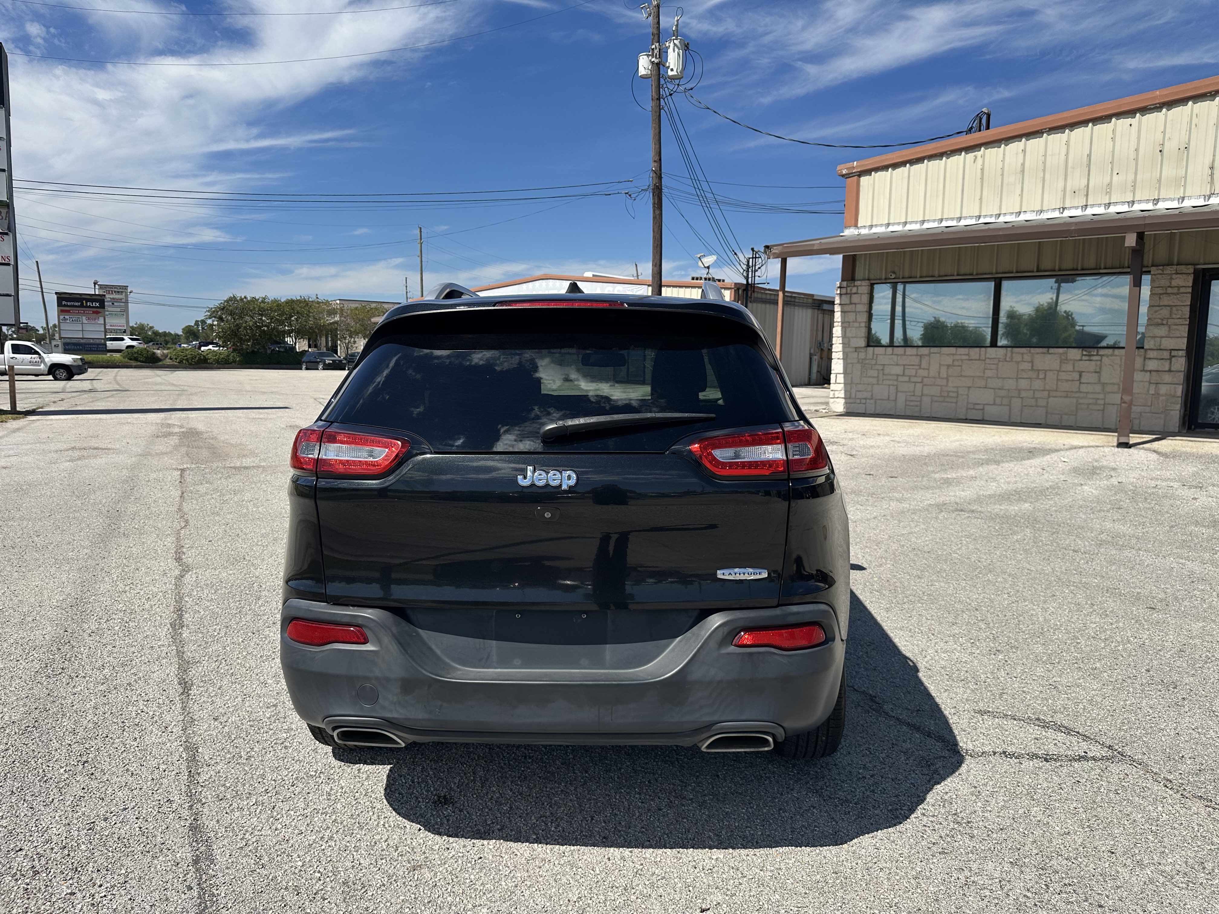 Used 2016 Jeep Cherokee Latitude FWD image 8