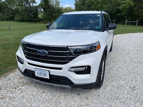 Used 2022 Ford Explorer XLT w/ Equipment Group 202A AWD/4WD image 2