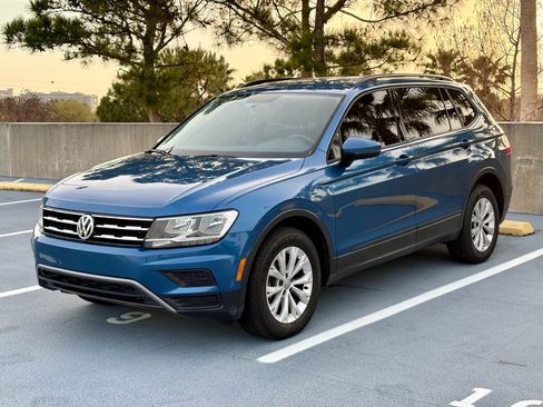Used 2018 Volkswagen Tiguan S image 1