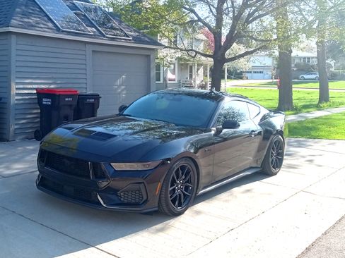 Used 2024 Ford Mustang GT Premium image 9