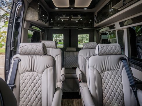 Used 2022 Mercedes-Benz Sprinter 2500 image 14