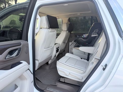 Used 2024 GMC Yukon Denali w/ Advanced Technology Package RWD image 13