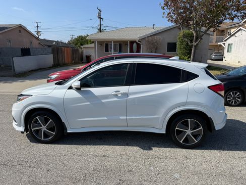 Used 2019 Honda HR-V Touring image 1
