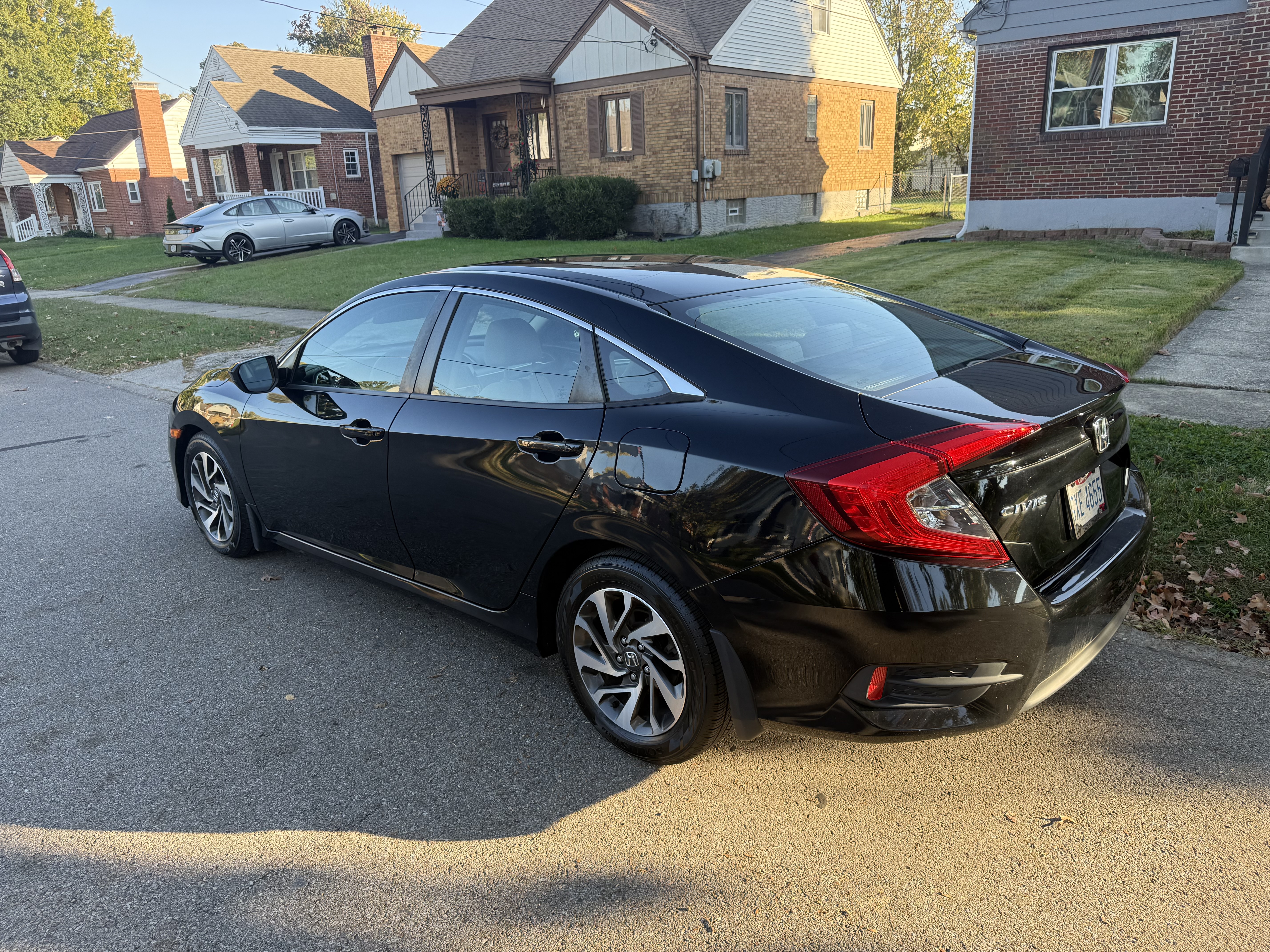 Used 2016 Honda Civic EX image 2