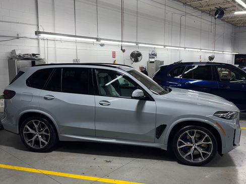 Used 2026 BMW X5 xDrive50e image 4