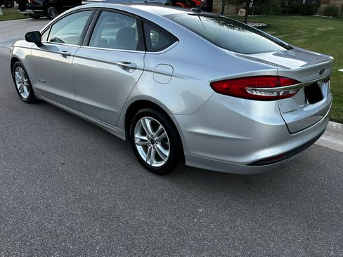 Used 2018 Ford Fusion SE FWD image 8
