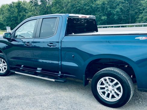 Used 2022 Chevrolet Silverado 1500 LT AWD/4WD image 9