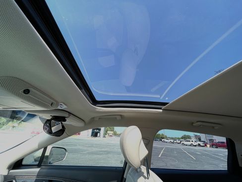 Used 2017 Lincoln MKX Reserve FWD image 19