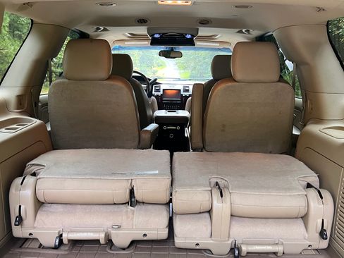 Used 2014 Cadillac Escalade Luxury image 13