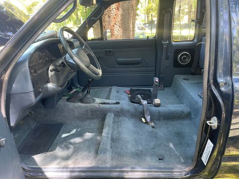 Used 1993 Toyota Pickup Deluxe AWD/4WD image 22