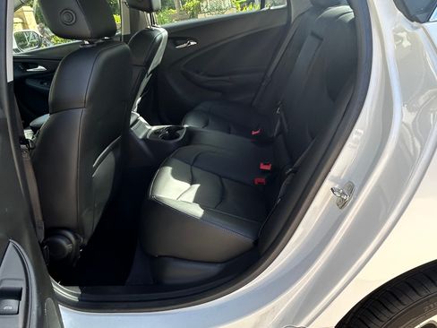 Used 2018 Chevrolet Volt LT w/ Comfort Package FWD image 12